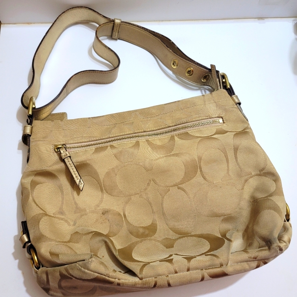 Coach Signature Shoulder Bag No K1176-F15067